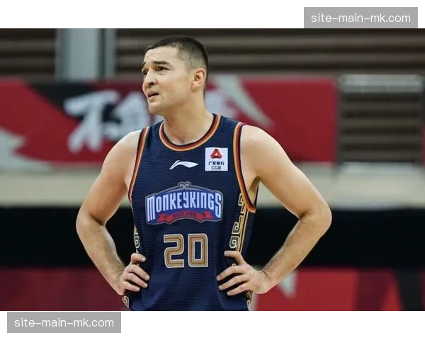 里程碑时刻：西热力江执教生涯第100场，收到俱乐部特制纪念球衣